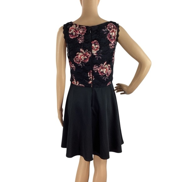 Francesca’s Fit and Flare Dress Black Floral Lace Bodice Medium - Picture 5 of 7
